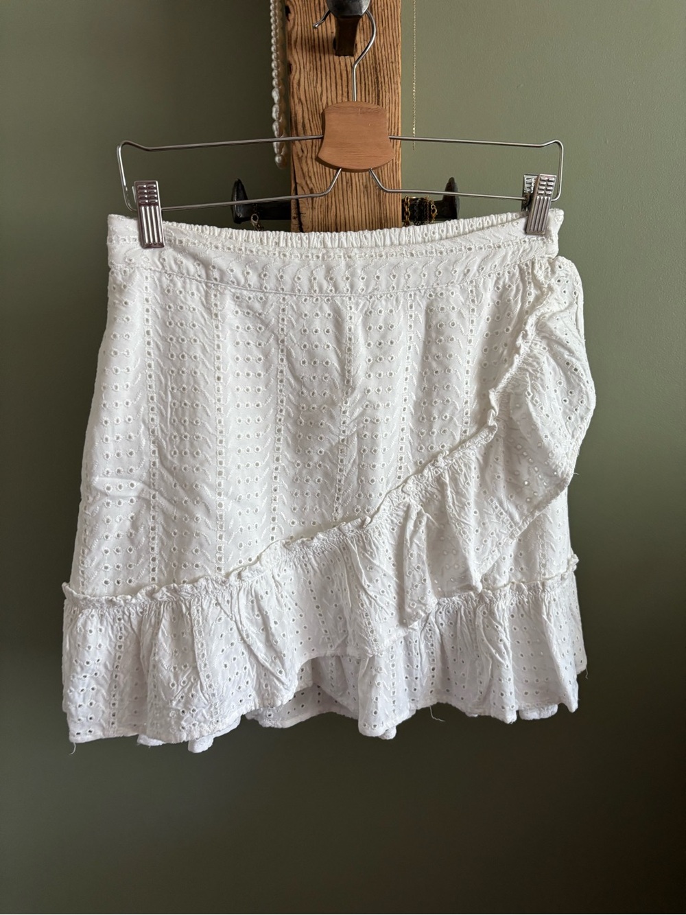 305.) Sim & Sam / White Eyelet Ruffle Mini Skirt